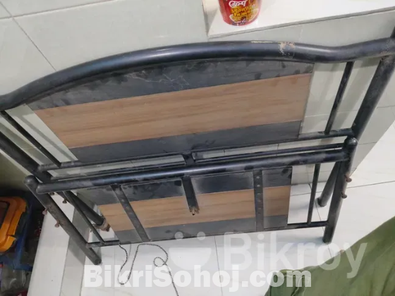 সিংগেল খাট লোহার